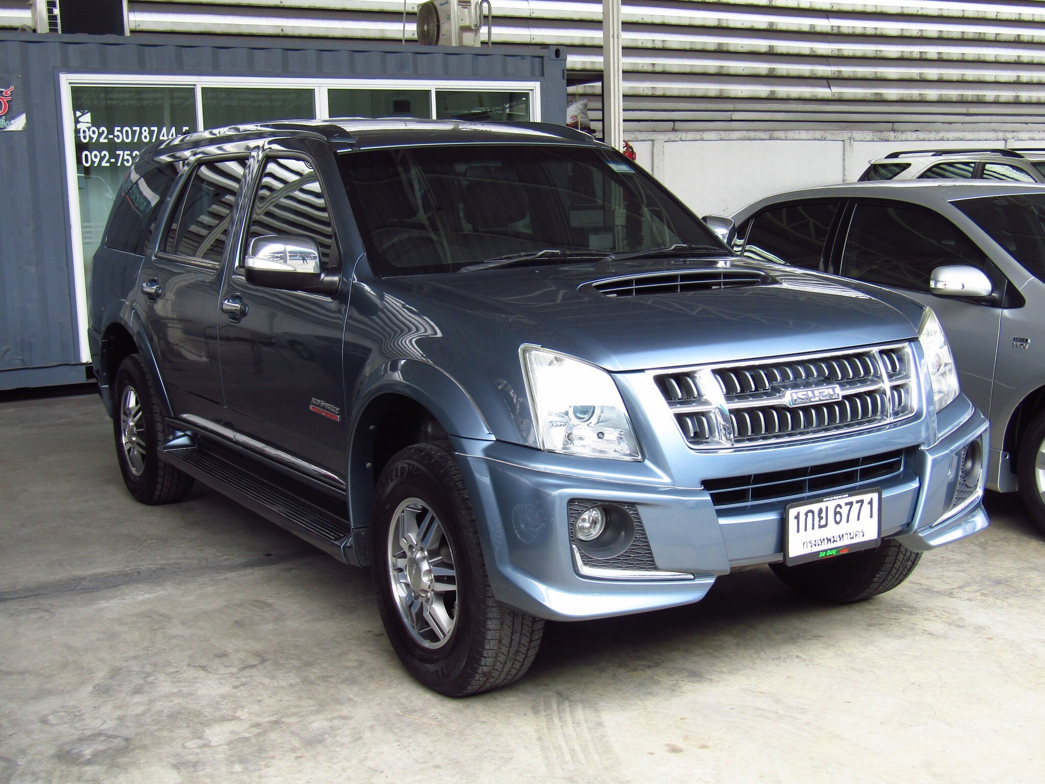 Isuzu MU-7 SUPER TITANIUM (82,xxx) CHOIZ SUV AT Isuzu MU-7 SUPER TITANIUM (82,xxx) CHOIZ SUV AT