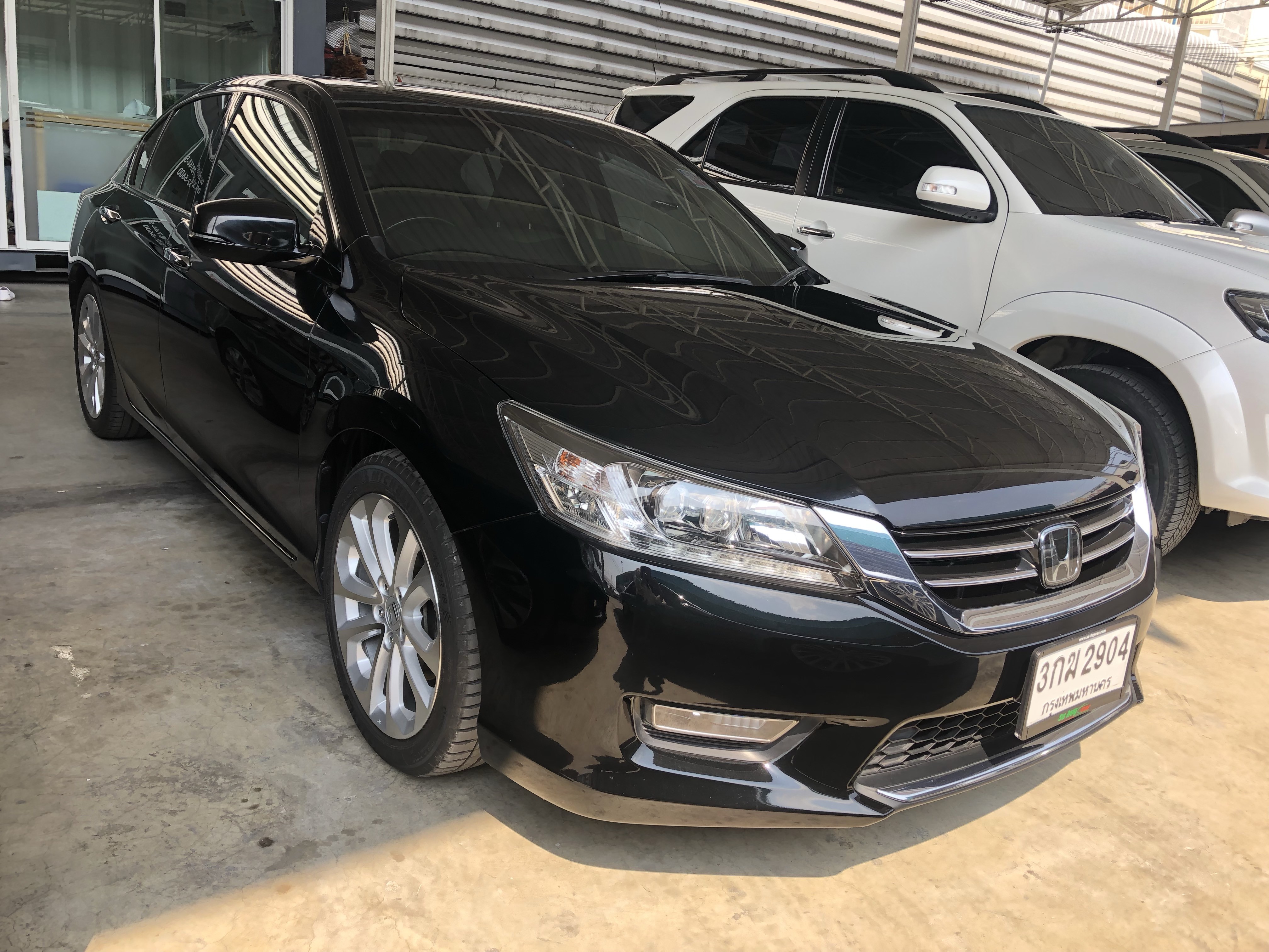 Honda Accord 2.4 (73,xxx) TECH AT Sedan Honda Accord 2.4 (73,xxx) TECH AT Sedan