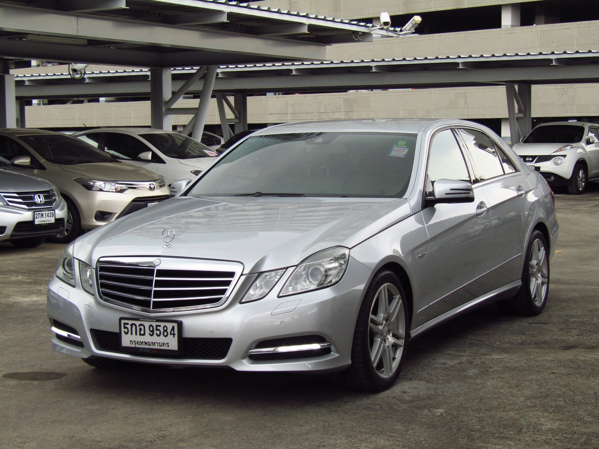 Mercedes-Benz (75,xxx) E250 CGI BlueEFFICIENCY Avantgarde Mercedes-Benz (75,xxx) E250 CGI BlueEFFICIENCY Avantgarde