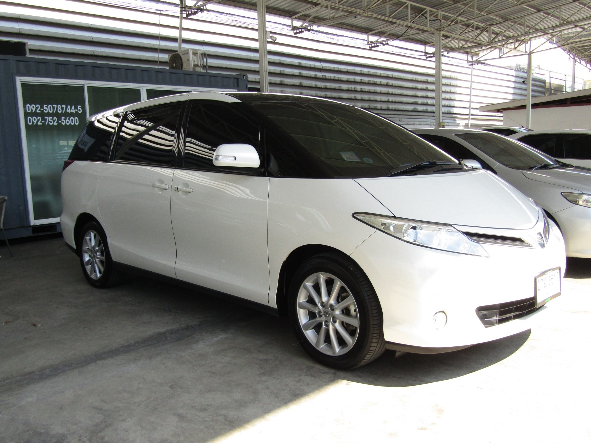 Toyota Estima (119,xxx) 2.4 G AT Wagon Toyota Estima (119,xxx) 2.4 G AT Wagon