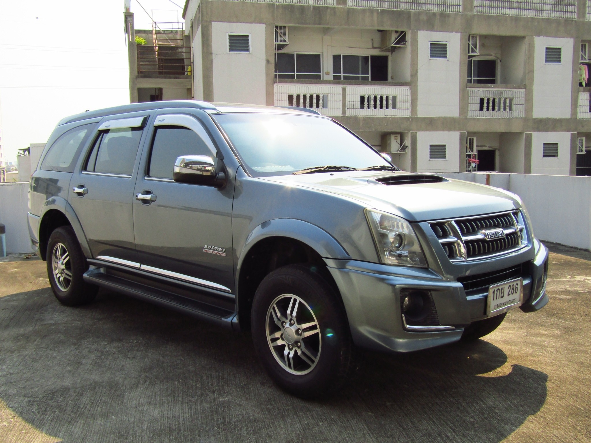 ISUZU MU-7 (148,xxx) SUPER TITANIUM 4x2 A/T VGS CHOIZ ISUZU MU-7 (148,xxx) SUPER TITANIUM 4x2 A/T VGS CHOIZ