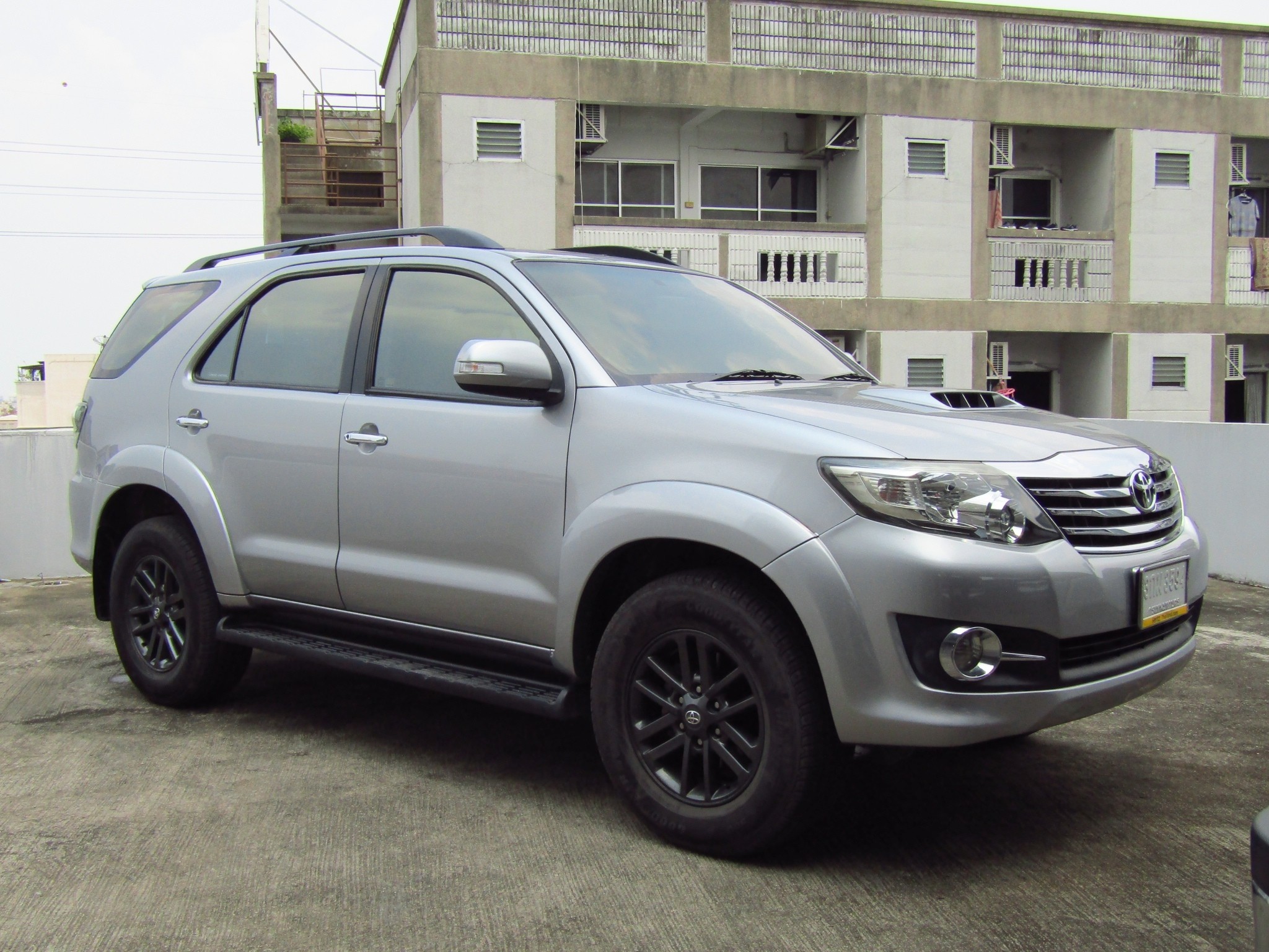 TOYOTA FORTUNER 3.0 (154,xxx) V NAVI (Black Interior) (2WD) (ผ่อน 11,400 บาท / 60 งวด) TOYOTA FORTUNER 3.0 (154,xxx) V NAVI (Black Interior) (2WD) (ผ่อน 11,400 บาท / 60 งวด)