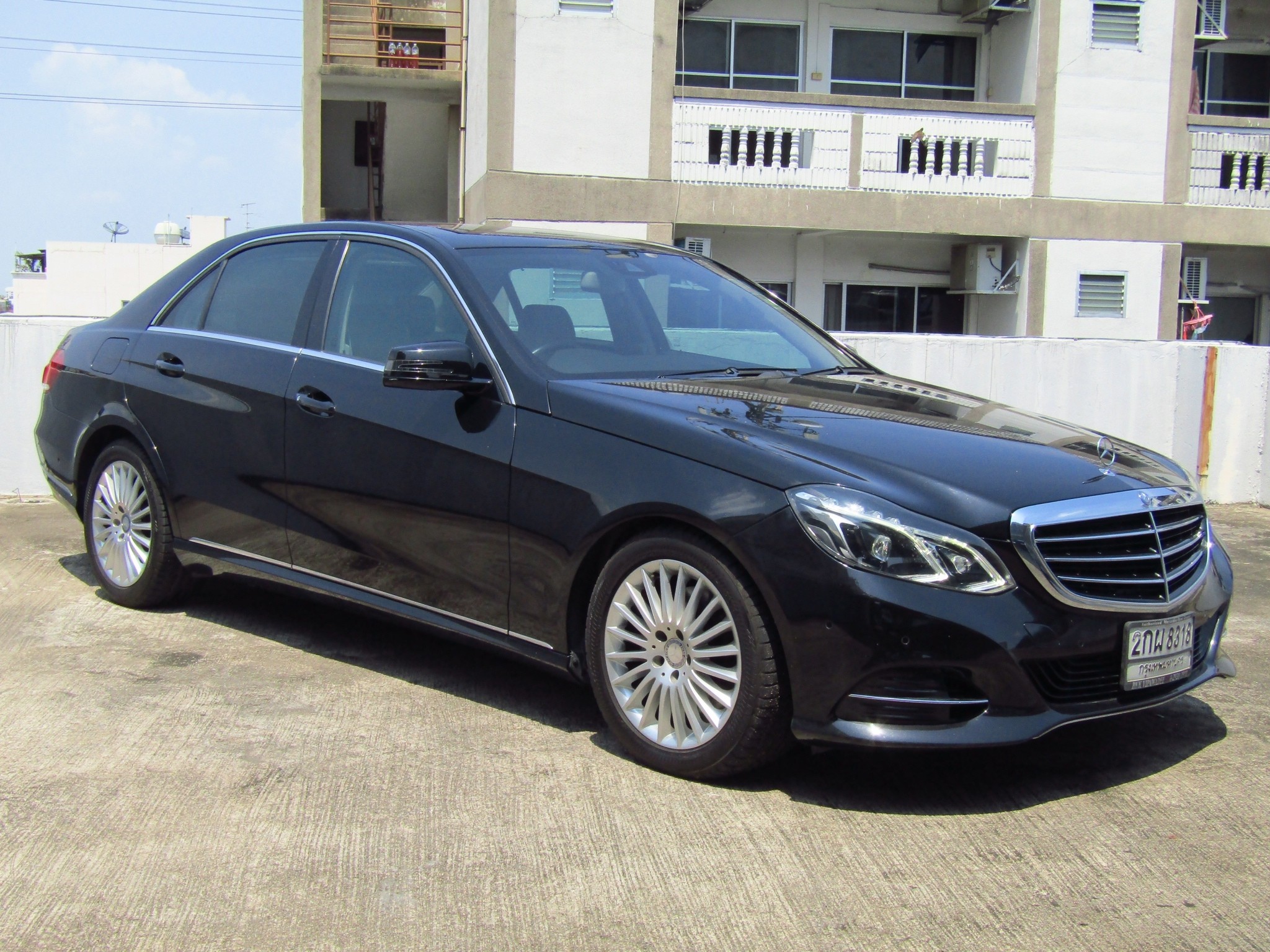 Mercedes-Benz (105,xxx) E300 BlueTEC HYBRID EXECUTIVE FACELIFT (ผ่อน 19,000 บาท / 60 งวด) Mercedes-Benz (105,xxx) E300 BlueTEC HYBRID EXECUTIVE FACELIFT (ผ่อน 19,000 บาท / 60 งวด)