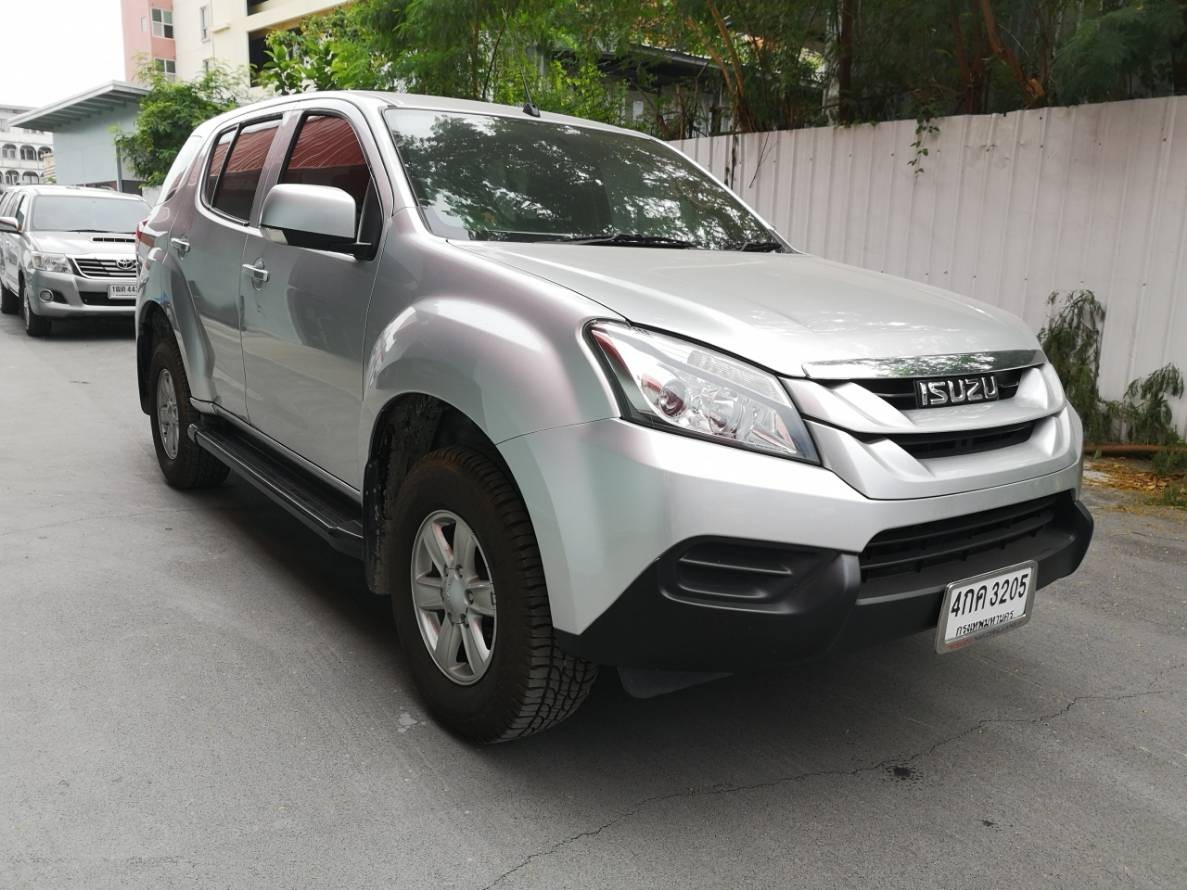 ISUZU MU-X 2.5 CD (76,XXX) ISUZU MU-X 2.5 CD (76,XXX)