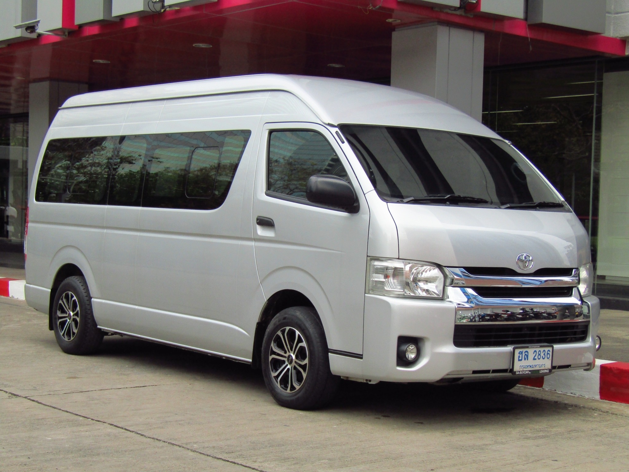 TOYOTA COMMUTER (112,xxx) 3.0 D HIGHROOF MET TOYOTA COMMUTER (112,xxx) 3.0 D HIGHROOF MET