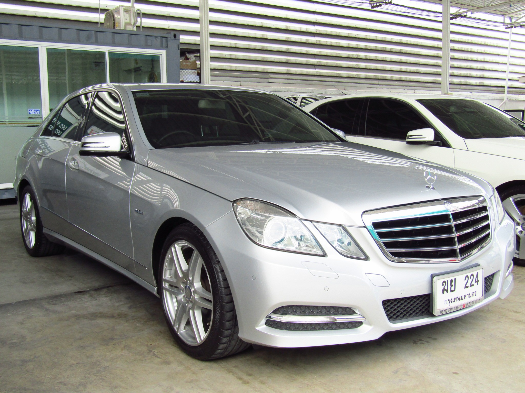 Mercedes-Benz (75,xxx) E250 CGI BlueEFFICIENCY Avantgarde Mercedes-Benz (75,xxx) E250 CGI BlueEFFICIENCY Avantgarde