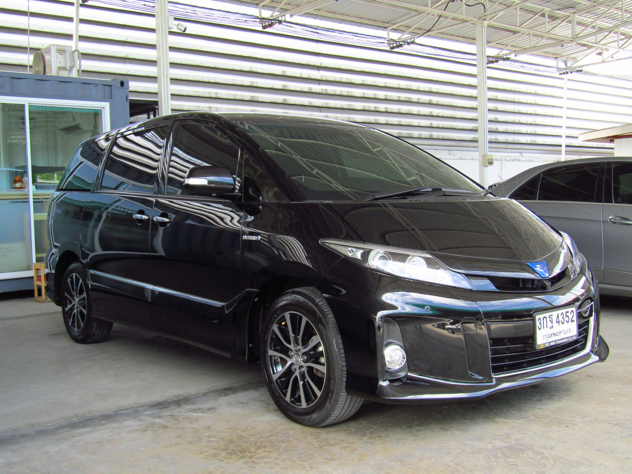 Toyota Estima (132,xxx) 2.4 HYBRID AT Wagon Toyota Estima (132,xxx) 2.4 HYBRID AT Wagon