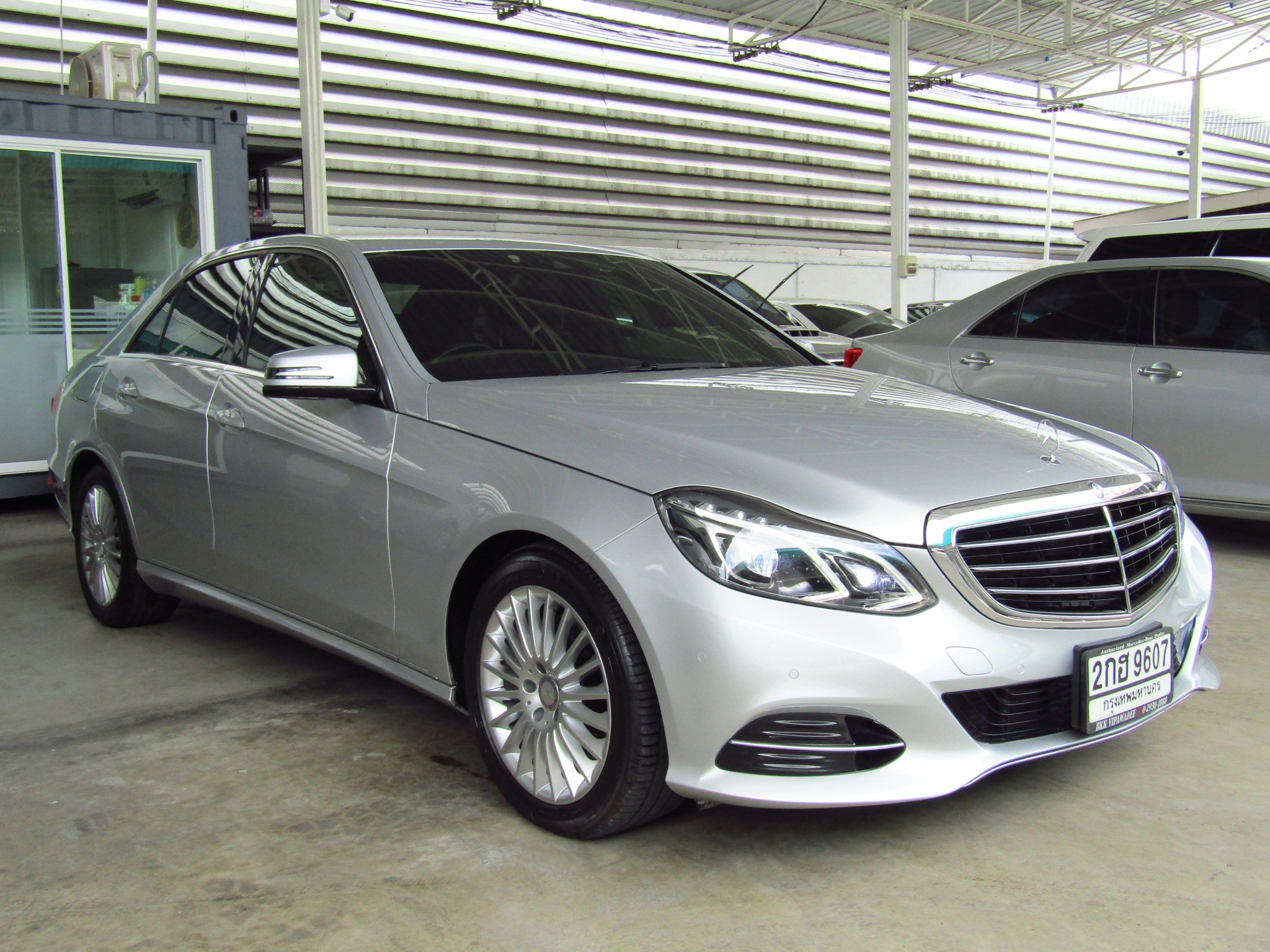 Mercedes-Benz (94,xxx) E300 BlueTEC HYBRID EXECUTIVE FACELI (ผ่อน 19,000 บาท / 60 งวด) Mercedes-Benz (94,xxx) E300 BlueTEC HYBRID EXECUTIVE FACELI (ผ่อน 19,000 บาท / 60 งวด)