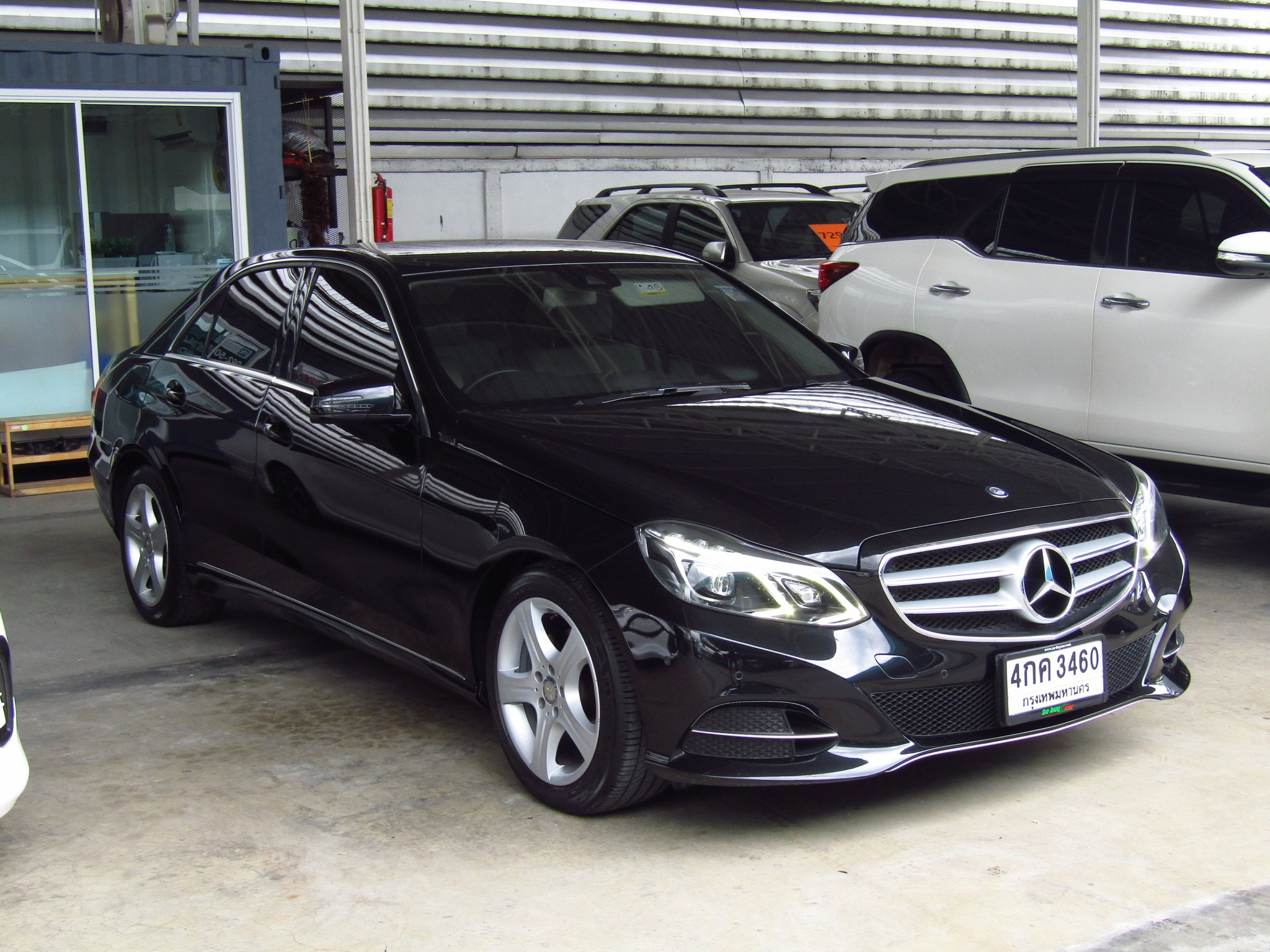 Mercedes-Benz (124,xxx) E200 AVANTGARDE FACELIFT (CKD) AT Sedan (ผ่อน 20,400บาท*60เดือน) Mercedes-Benz (124,xxx) E200 AVANTGARDE FACELIFT (CKD) AT Sedan (ผ่อน 20,400บาท*60เดือน)