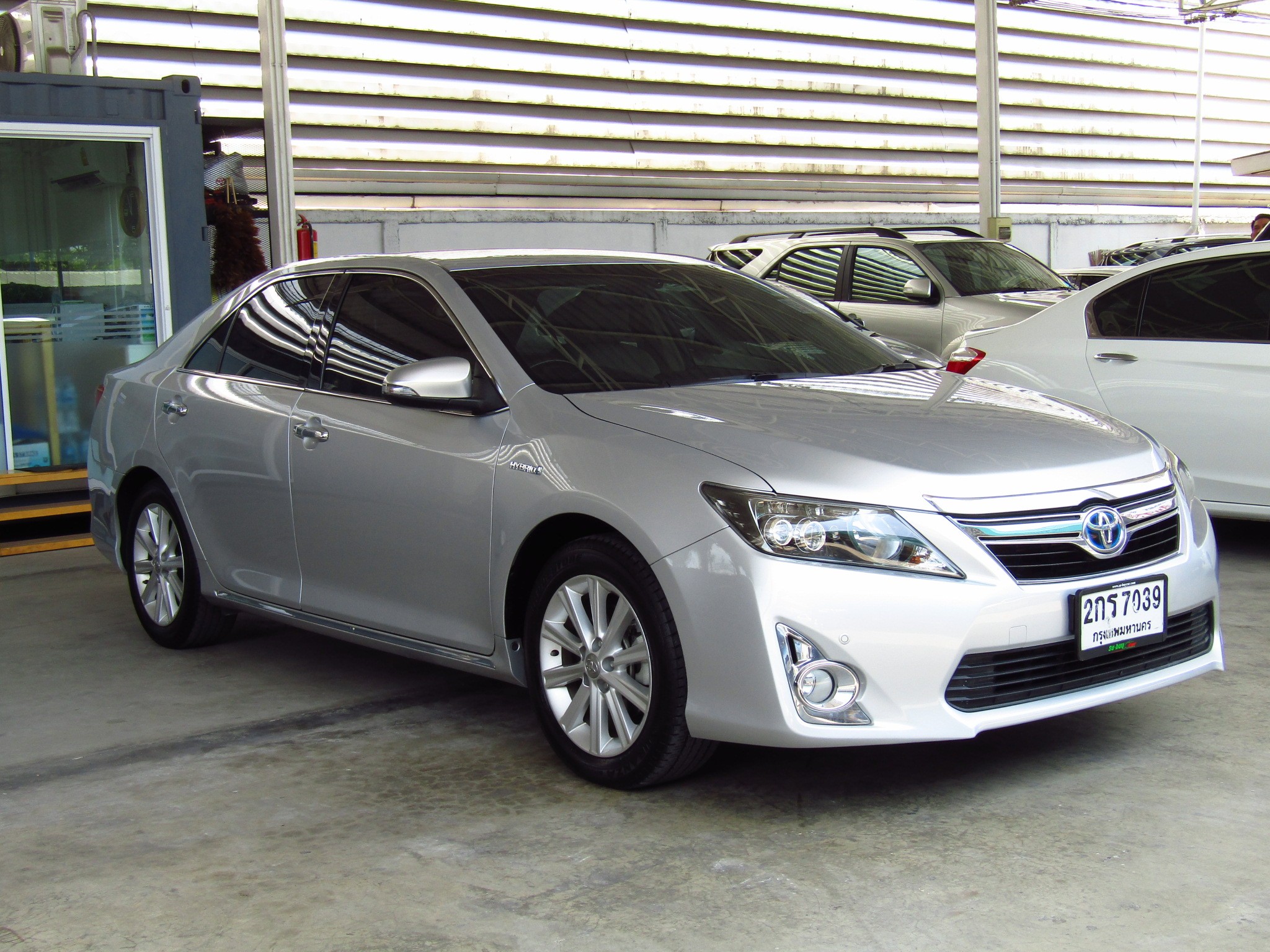 Toyota Camry 2.5 V (48,xxx) DVD Hybrid Sedan AT Toyota Camry 2.5 V (48,xxx) DVD Hybrid Sedan AT