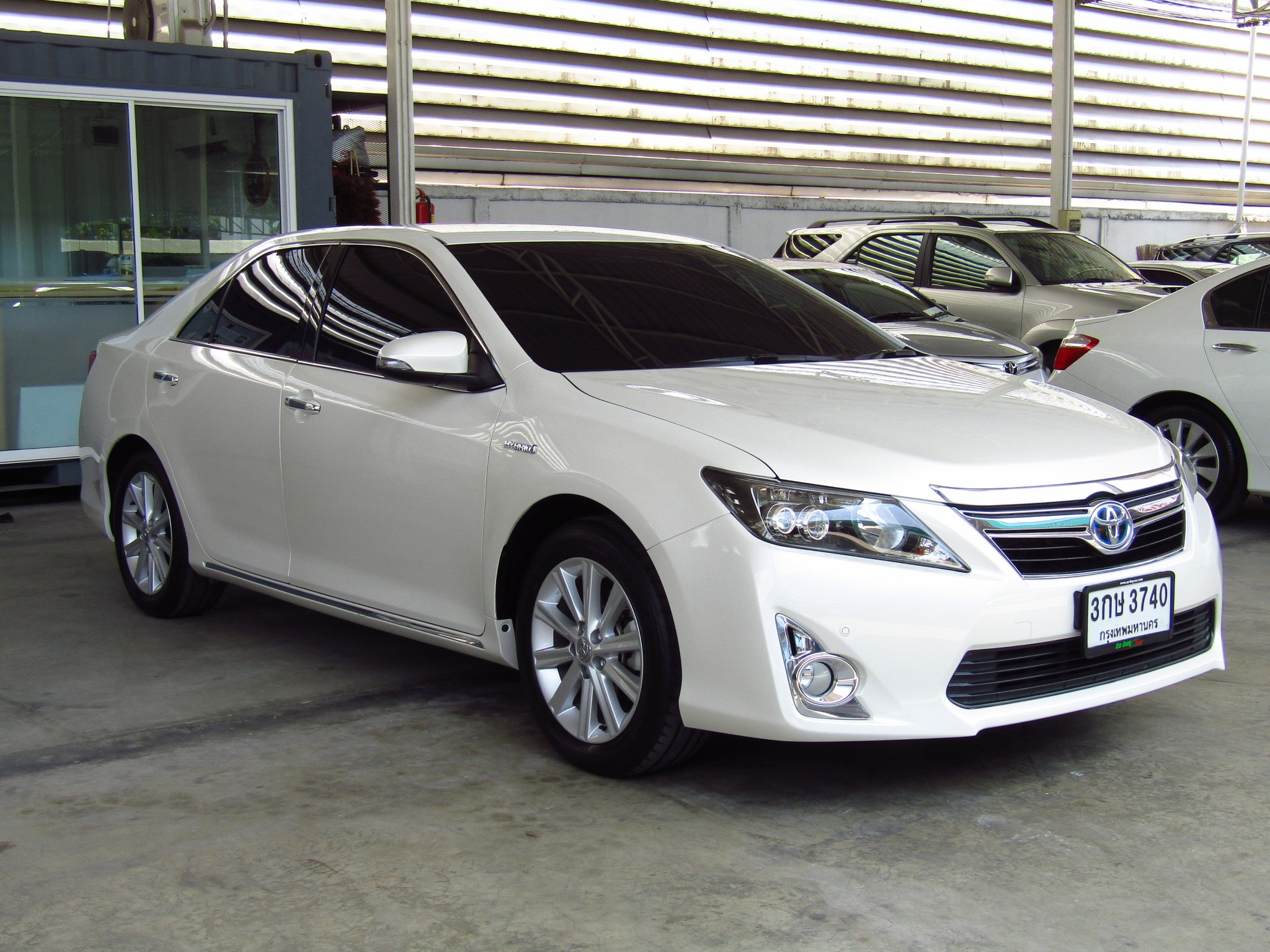 Toyota Camry 2.5 V (62,xxx) DVD Hybrid Sedan AT Toyota Camry 2.5 V (62,xxx) DVD Hybrid Sedan AT