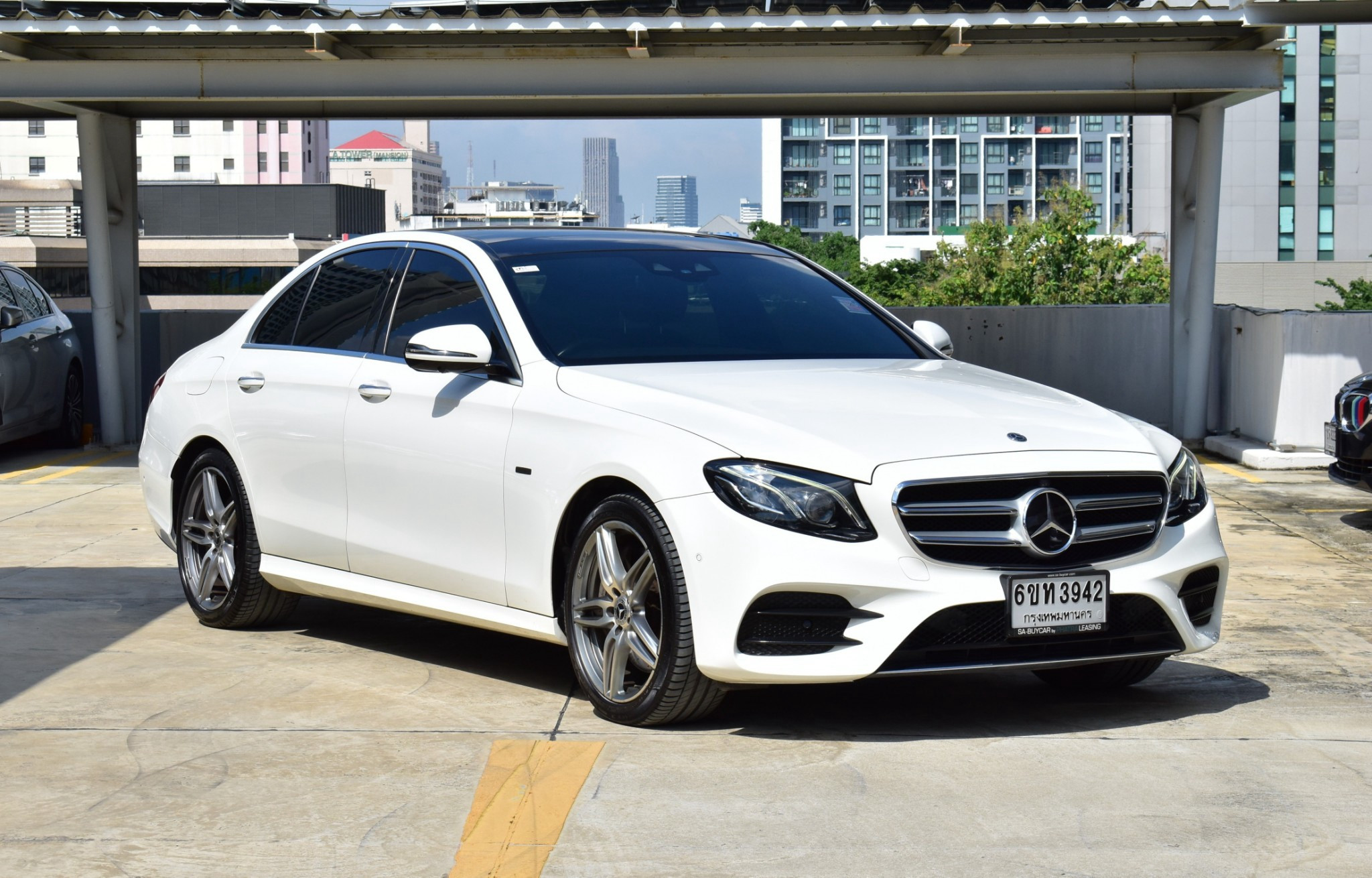MERCEDES BENZ E350 e (85,xxx) AMG Dynamic