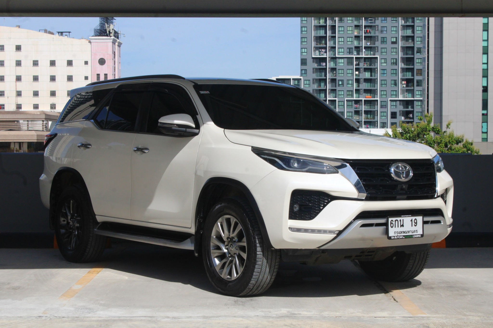 TOYOTA FORTUNER 2.4 V (4WD) AT Navi (ไม่รวมป้ายทะเบียน) TOYOTA FORTUNER 2.4 V (4WD) AT Navi (ไม่รวมป้ายทะเบียน)