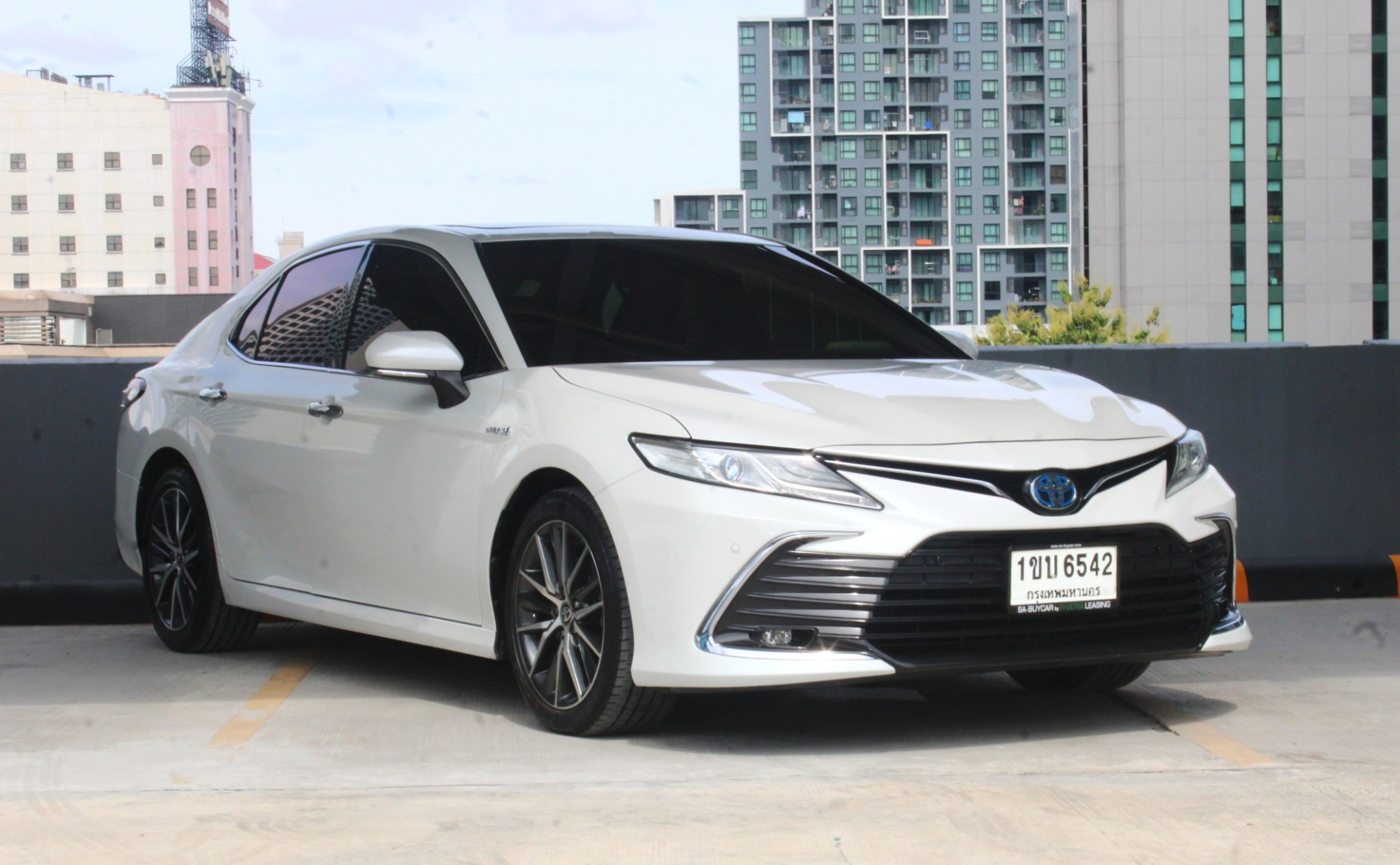 TOYOTA CAMRY (65,xxx) 2.5 HEV PREMIUM (White Pearl)