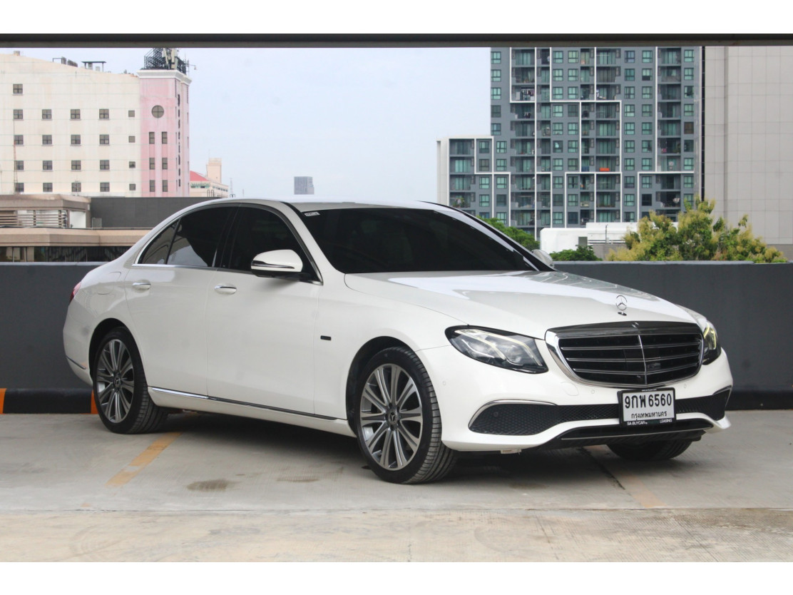 MERCEDES BENZ E 300e (76,xxx) Exclusive