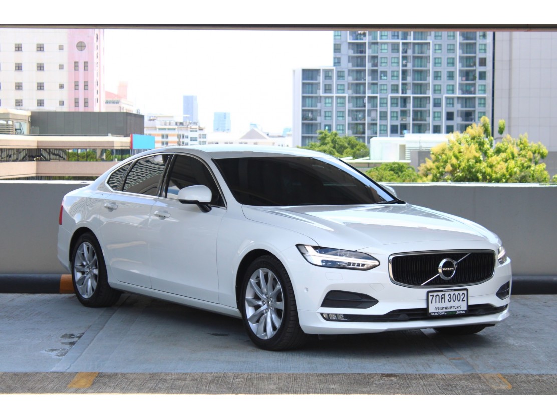 VOLVO S90 D4 (117,xxx) Momentum (SKD)