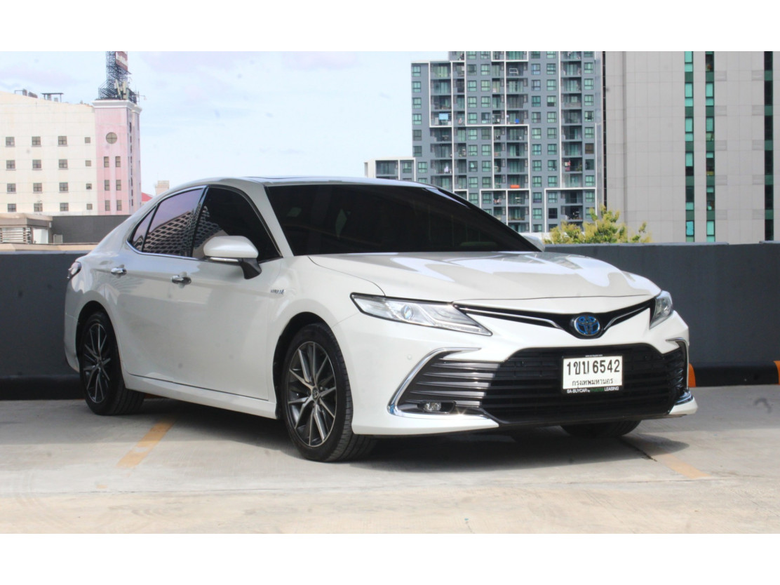 TOYOTA CAMRY (65,xxx) 2.5 HEV PREMIUM (White Pearl)